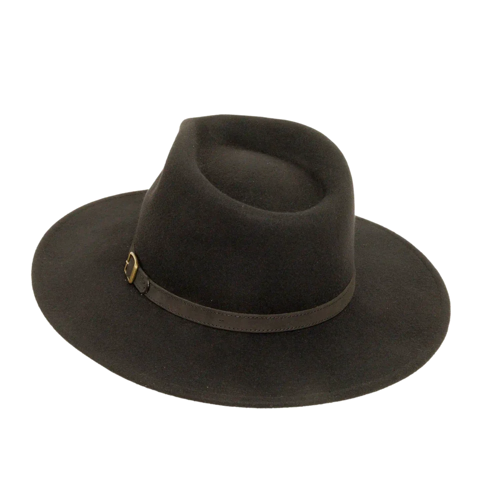 A front angle view of a lassen black outback hat 